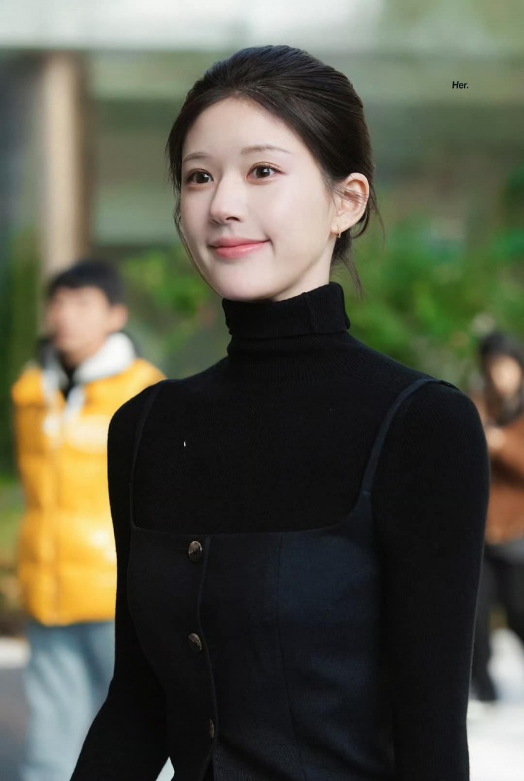 Las 10 mujeres más bellas de China en 2025: Trieu Le Dinh clasificada después de Trieu Lo Tu, la clase número 1 es indiscutible - image 4 