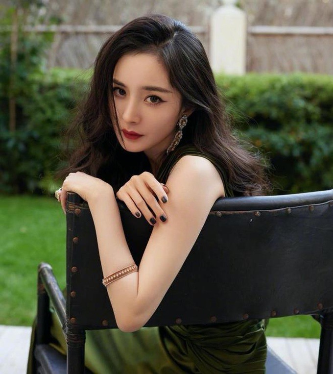 Las 10 mujeres más bellas de China en 2025: Trieu Le Dinh clasificada después de Trieu Lo Tu, la clase número 1 es indiscutible - image 6 