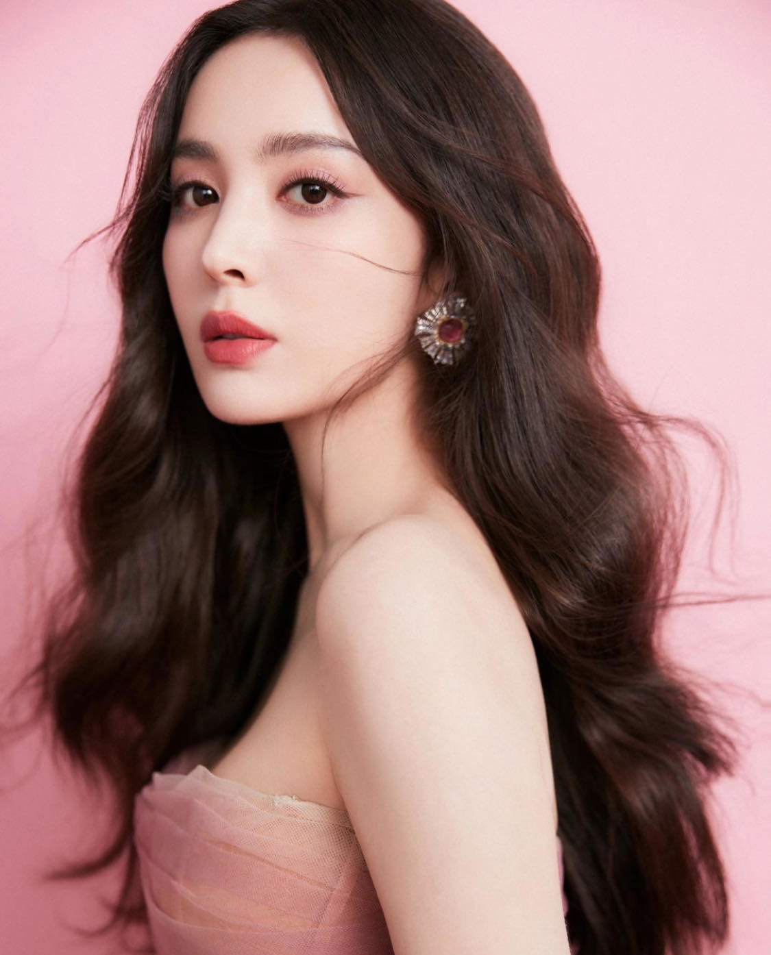 Las 10 mujeres más bellas de China en 2025: Trieu Le Dinh clasificada después de Trieu Lo Tu, la clase número 1 es indiscutible - image 8 